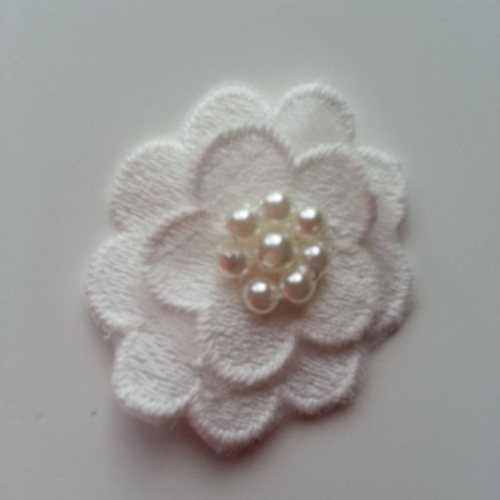Fleur en dentelle   blanc  40 mm
