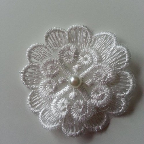 Fleur en dentelle blanc ivoire 50 mm