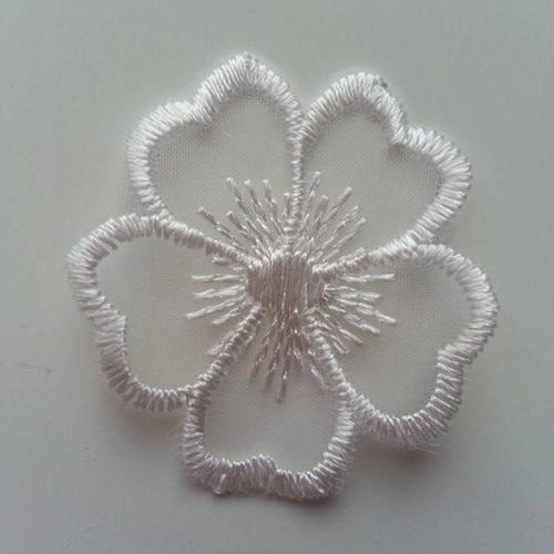 Fleur en dentelle blanche 50mm