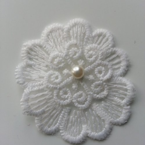 Double fleur en dentelle blanche perle 55mm
