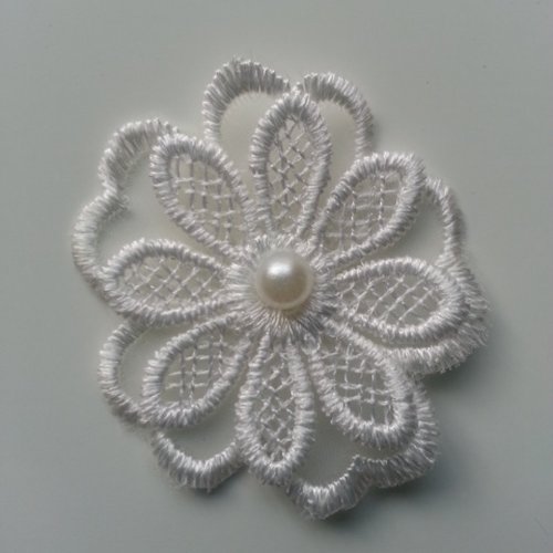Double fleur en dentelle blanche perle 50mm