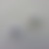Lot de 2 fleurs en tissu et strass 35mm blanc
