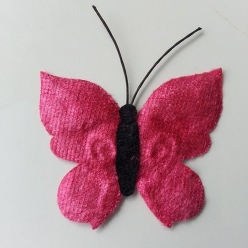 Papillon en tissu rose fuchsia 35*45mm