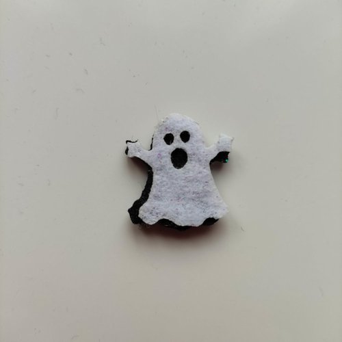 Fantome  halloween en feutrine blanc et noir  20*22mm