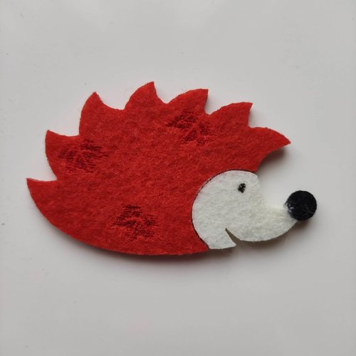 Hérisson  en feutrine    8*5cm