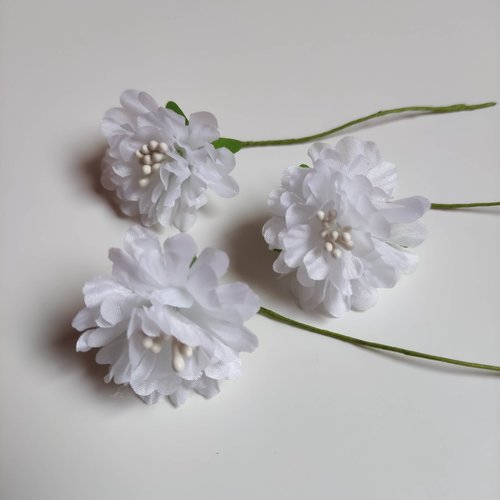 Lot de 3 fleurs artificielles en tissu et pistils blanc