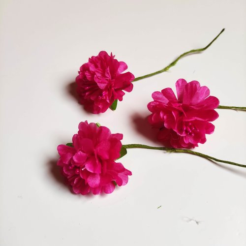 Lot de 3 fleurs artificielles en tissu et pistils rose fuchsia