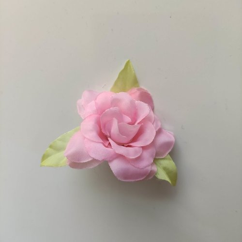 Fleur et feuilles en tissu rose  40mm