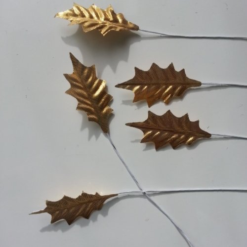 5 feuilles de houx artificielles  doré sur tige  20*40mm