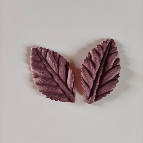 Lot de 2 feuilles artificielles veloutés 50*30mm prune