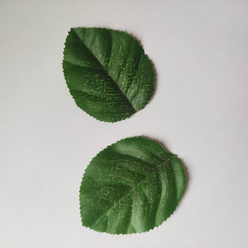 Lot de 2  feuilles artificielles en tissu  vertes 5*4 cm