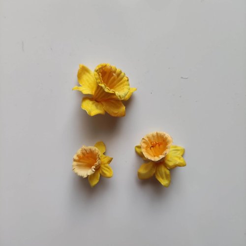 Lot de 3 petites fleurs jonquille en tissu 20mm jaune