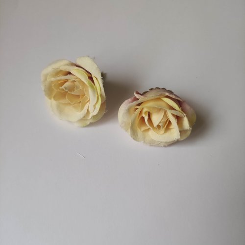 Rose artificielle en tissu de 45mm ivoire et prune