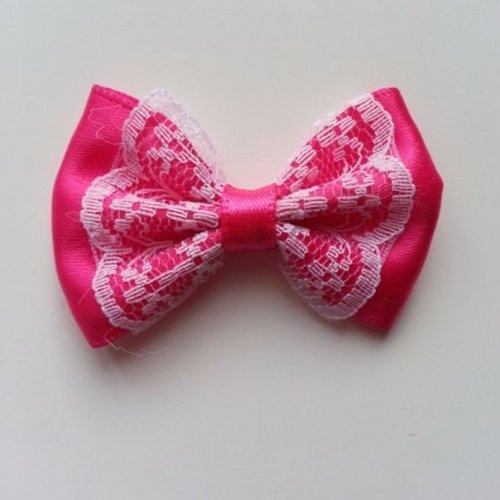 Noeud dentelle blanche et satin rose fuchsia 55*35mm