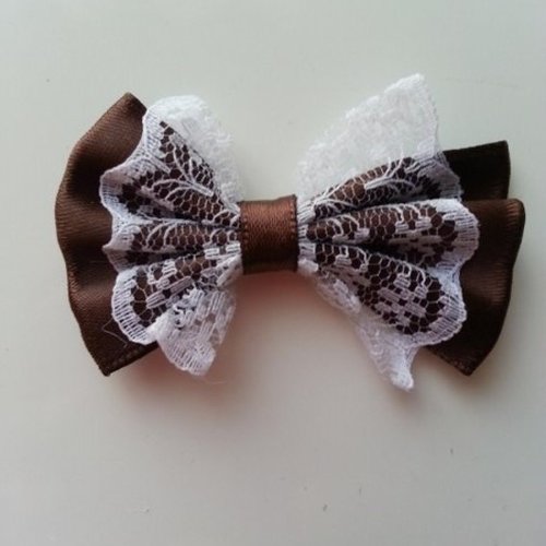 Noeud dentelle blanche et satin marron 55*35mm