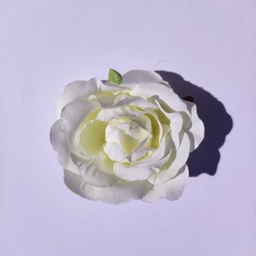 Rose artificielle en tissu 80mm ivoire