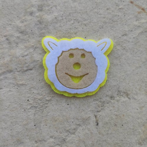 Tete mouton en feutrine 50*40mm jaune