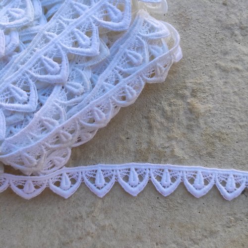1 mètre de dentelle blanc 20mm