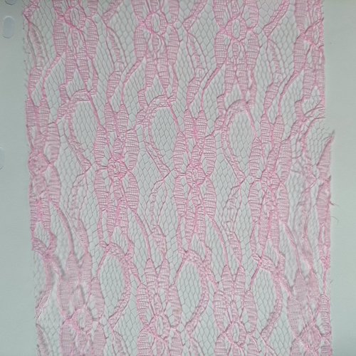 0.5 mètre de dentelle  15cm de largeur rose bébé