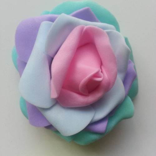 Tête de rose en mousse multicolore bleu rose et violet   70mm