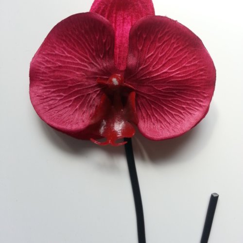 Orchidée en tissu rouge bordeaux 90mm ideale pour création de boutonnière
