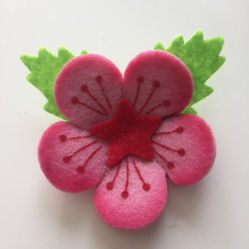 Fleur feutrine rose et feuille verte 60mm