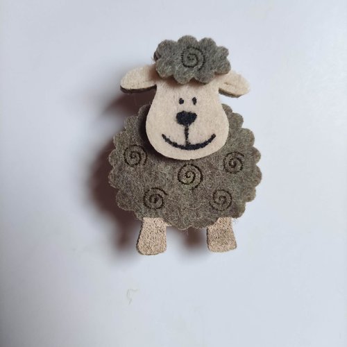 Mouton en feutrine 4*5cm marron