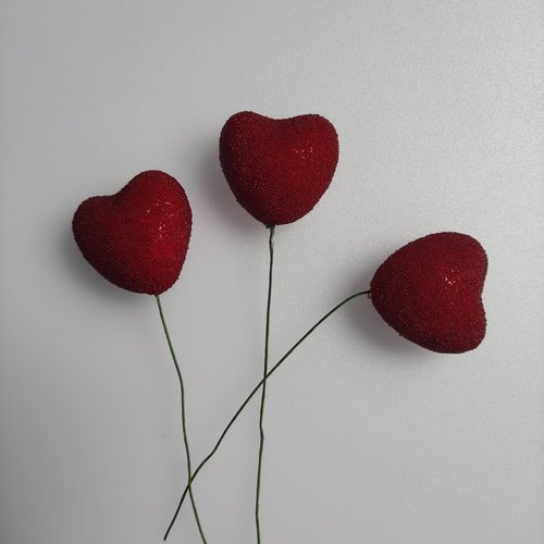 Lot de 3 coeurs rouge en mousse sur tige