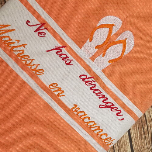 Fouta brodée, serviette de bain personnalisée, cadeau mariage, cadeau maîtresse