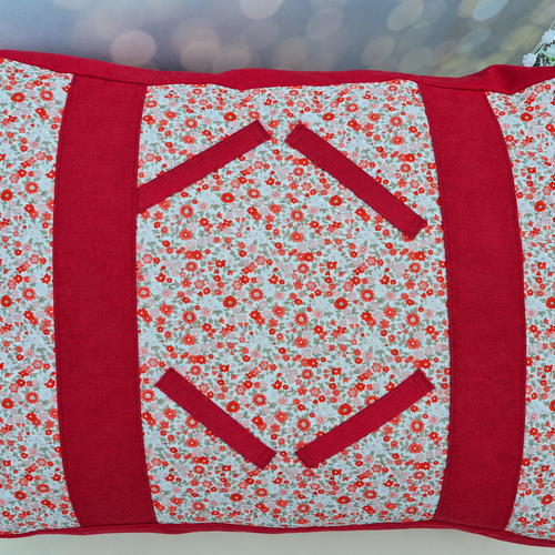 Coussin de lecture personnalisé brodé – support livre mains libres – coussin repose livre - liseuse - poche – cadeau lecteur