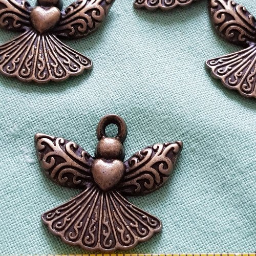 *pendentif ange coloris bronze antique.
