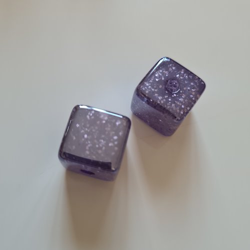 Perle cube acrylique mauve