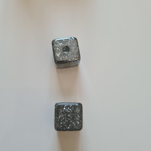Perle cube acrylique grise