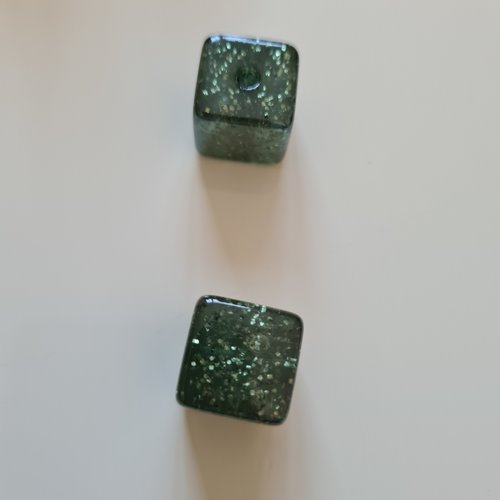 Perle cube acrylique verte