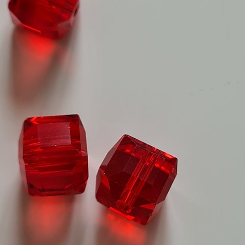 Perle cube verre rouge
