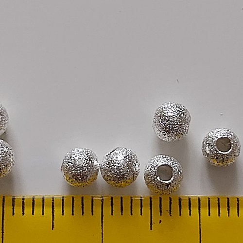 Lot de 10 perles intercalaire effet givré argentées 4mm.