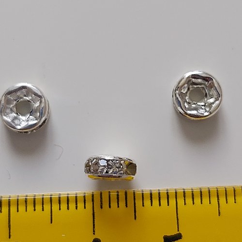 Perle argentée strass diamètre 6mm.