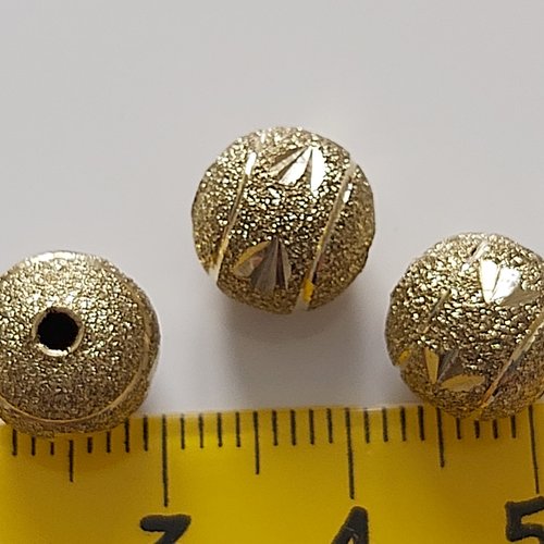 Perle en cuivre dorée effet givré 10mm.