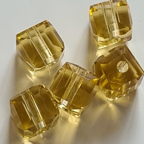 Perle cube verre jaune