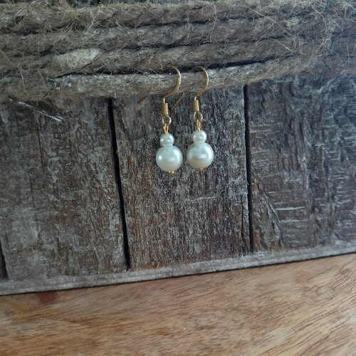 Boucles d'oreilles perles nacrées mariage - blanche nacrée dorée mariée - boucles simple et minimaliste personnalisable made in france