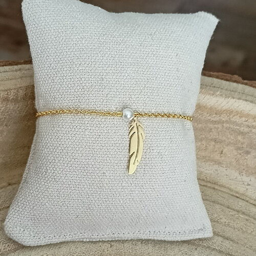 Bracelet plume bohème or - bracelet mariage plumette - bijou de poignet gold-filled perles nacrées fait main france