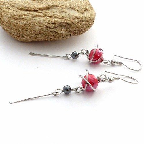 Boucles d'oreilles fuchsia, céramique hématite et acier inoxydable (bo31)