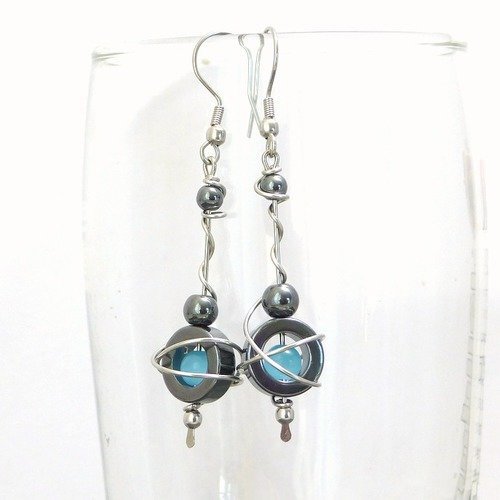 Boucles d'oreilles originales modernes bleues, hématite perles en œil de chat et acier inoxydable (bo46)