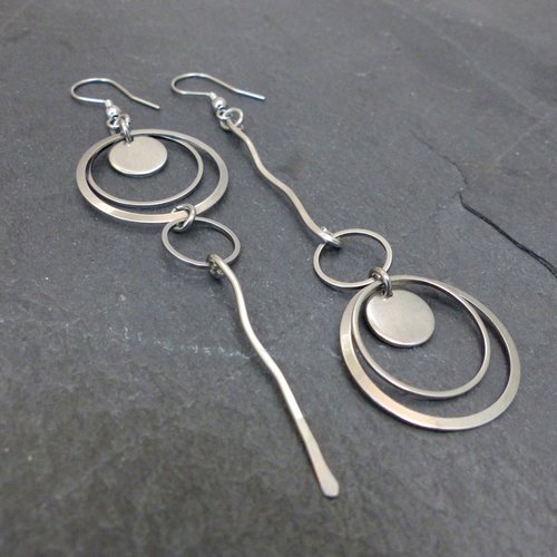 Boucles d'oreilles longues modernes asymétriques dépareillées en acier inoxydable