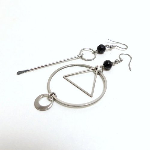 Boucles d'oreilles dépareillées asymétriques verre facetté et acier inoxydable