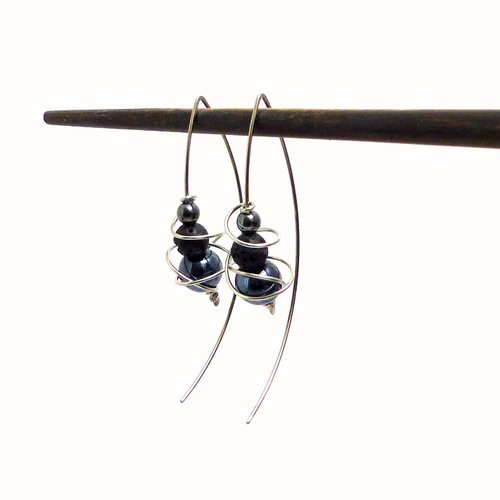 Boucles d'oreilles minimalistes gris, noir (légèrement bleuté), céramique, hématite, lave et acier chirurgical