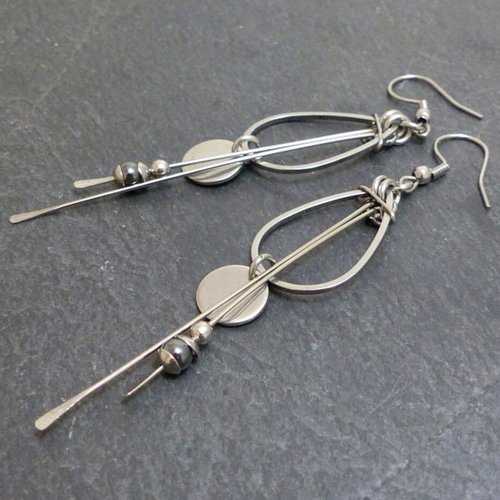 Boucles d'oreilles longues modernes hématite et acier inoxydable