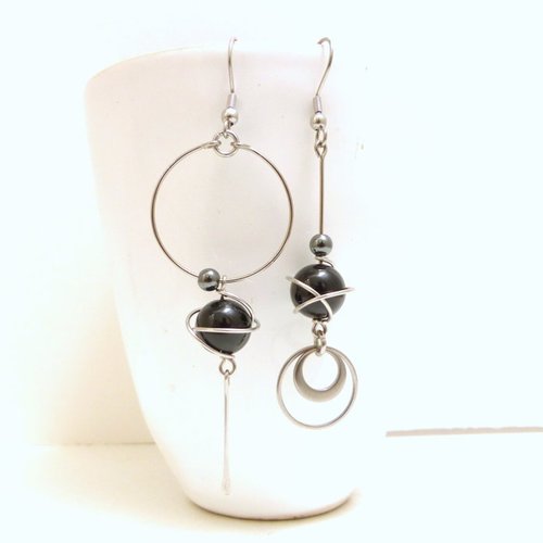 Boucles d'oreilles noires dépareillées asymétriques obsidienne et acier inoxydable