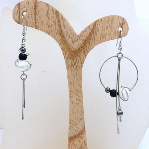 Boucles d'oreilles dépareillées asymétriques blanc noir, céramique, hématite, lave et acier inoxydable
