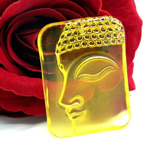 Amulette bouddha incrusté en quartz jaune mate et poli, pendentif amulette bouddha de profil en quartz,